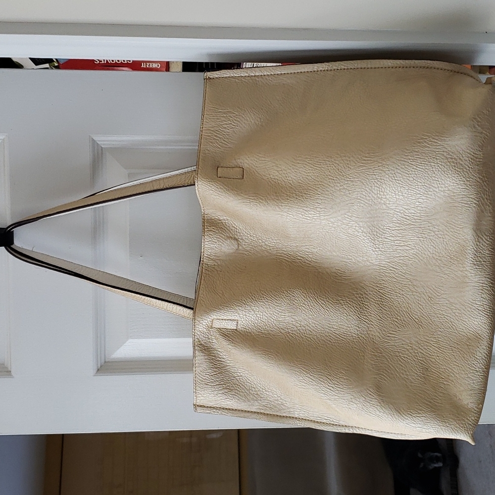 Beautiful vegan (faux) leather tote bag.